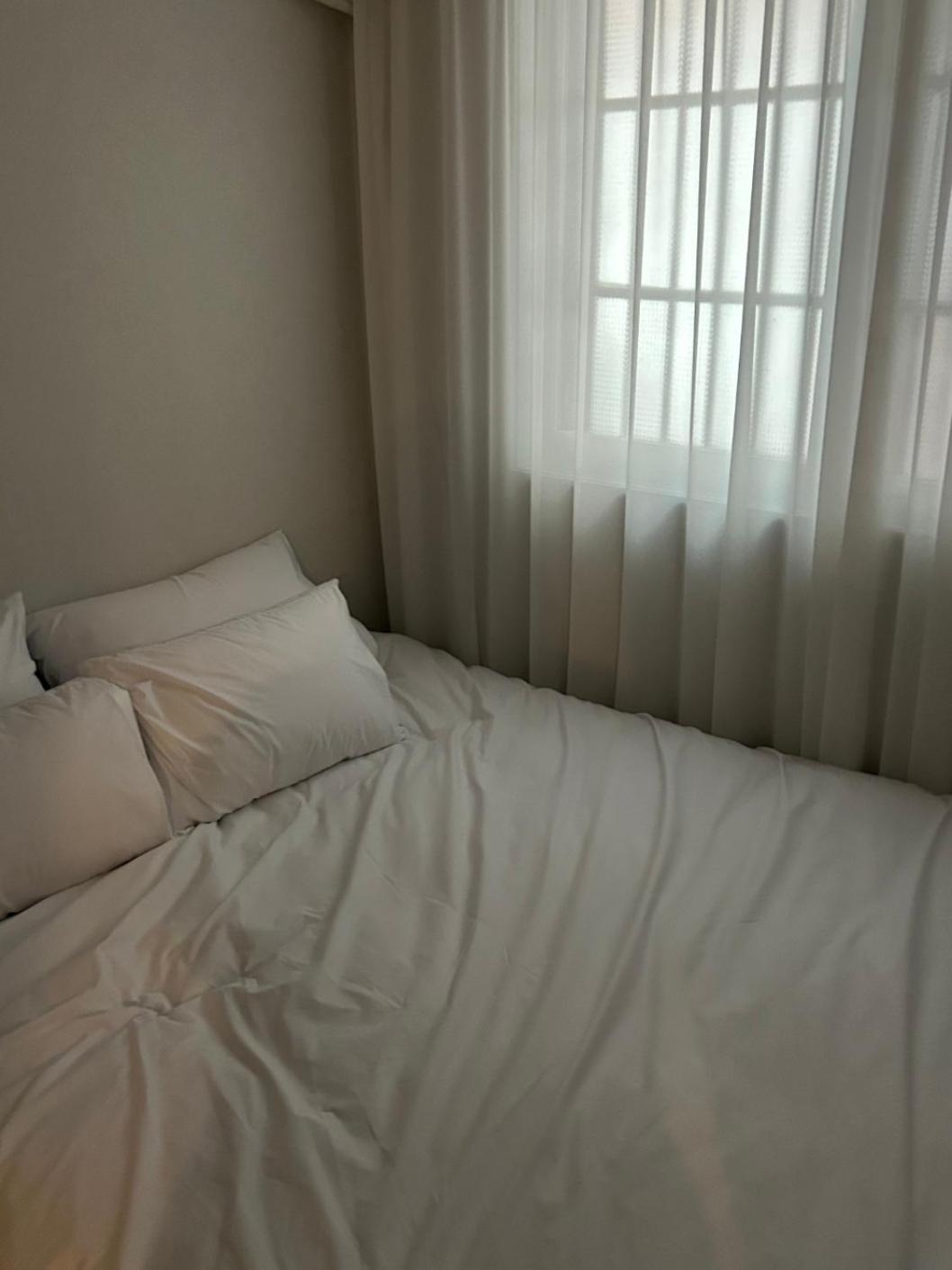 5-minute Walk From Hongdae Station, Hotel-style Bedding, 2 Rooms, Washer Dryer 아파트