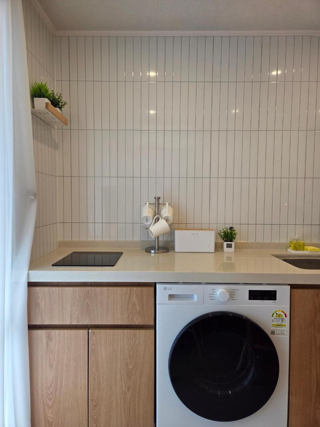 아파트 5-minute Walk From Hongdae Station, Hotel-style Bedding, 2 Rooms, Washer Dryer 서울특별시