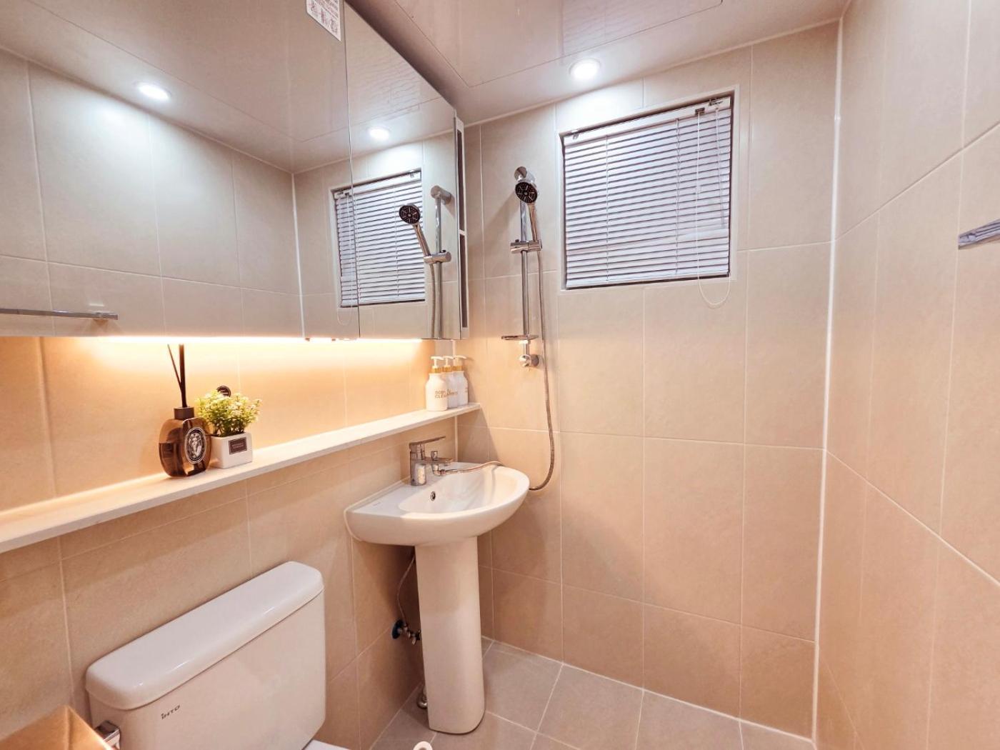 5-minute Walk From Hongdae Station, Hotel-style Bedding, 2 Rooms, Washer Dryer * 서울특별시