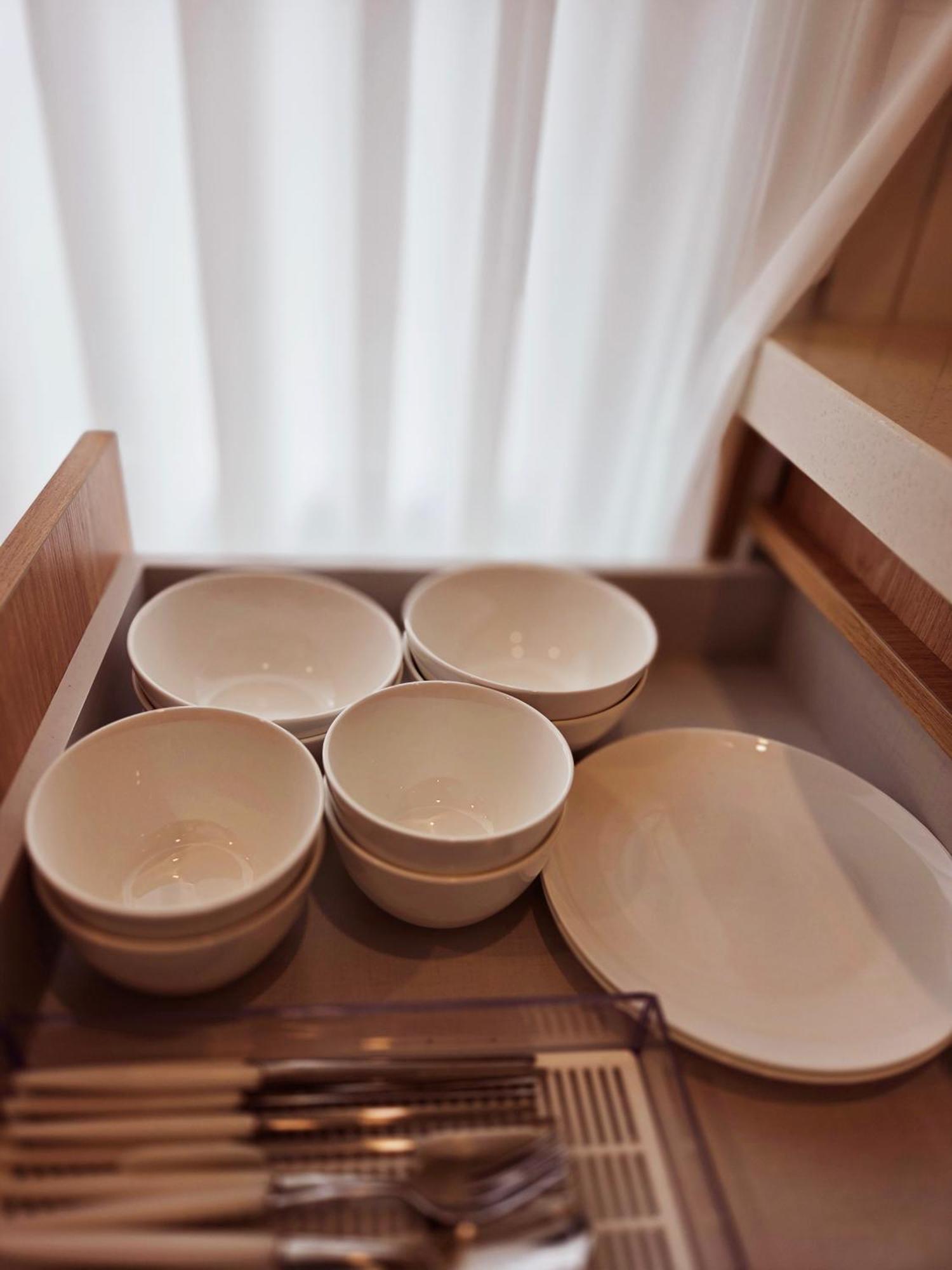 5-minute Walk From Hongdae Station, Hotel-style Bedding, 2 Rooms, Washer Dryer 아파트 *