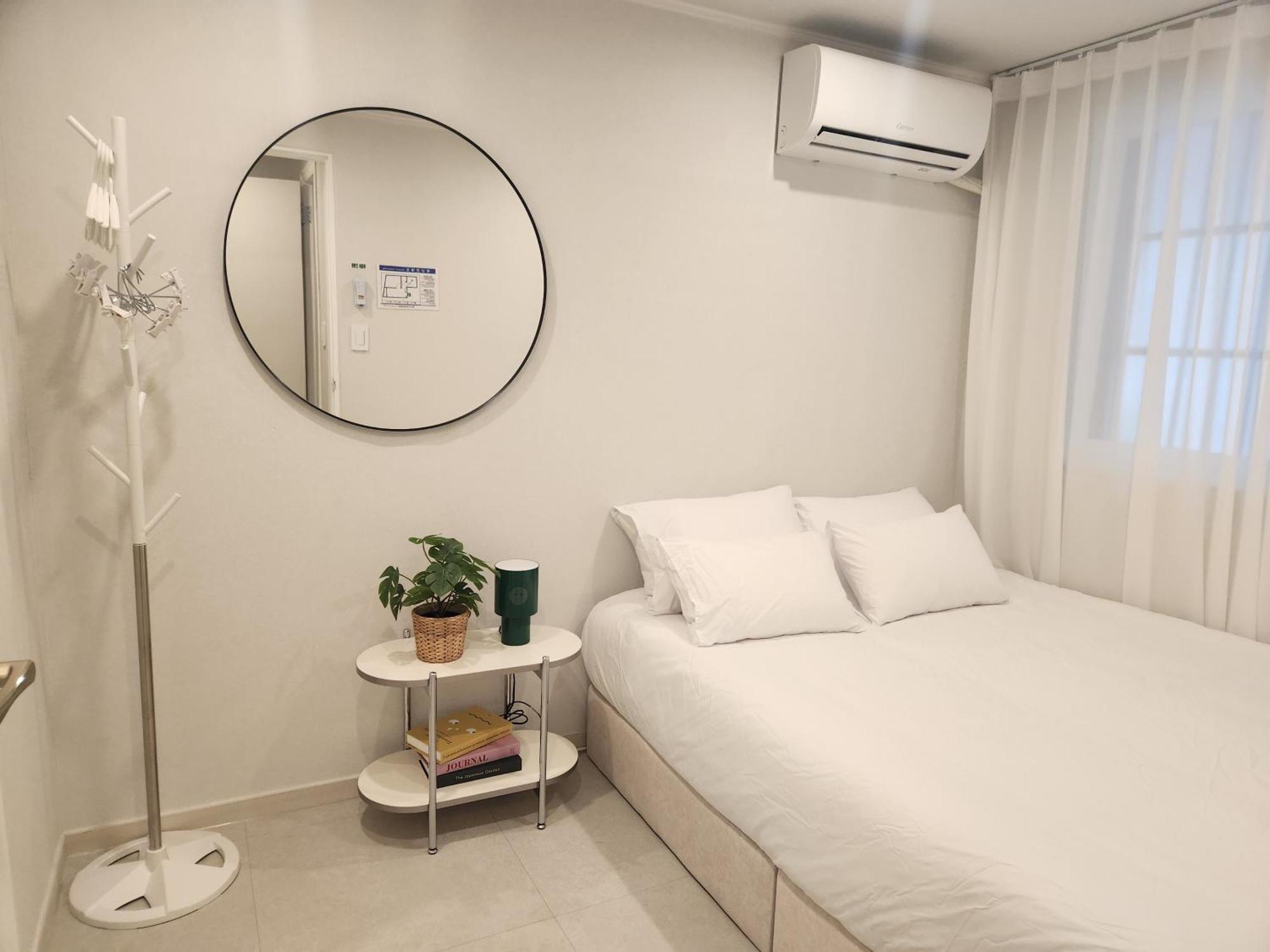 5-minute Walk From Hongdae Station, Hotel-style Bedding, 2 Rooms, Washer Dryer 아파트 서울특별시