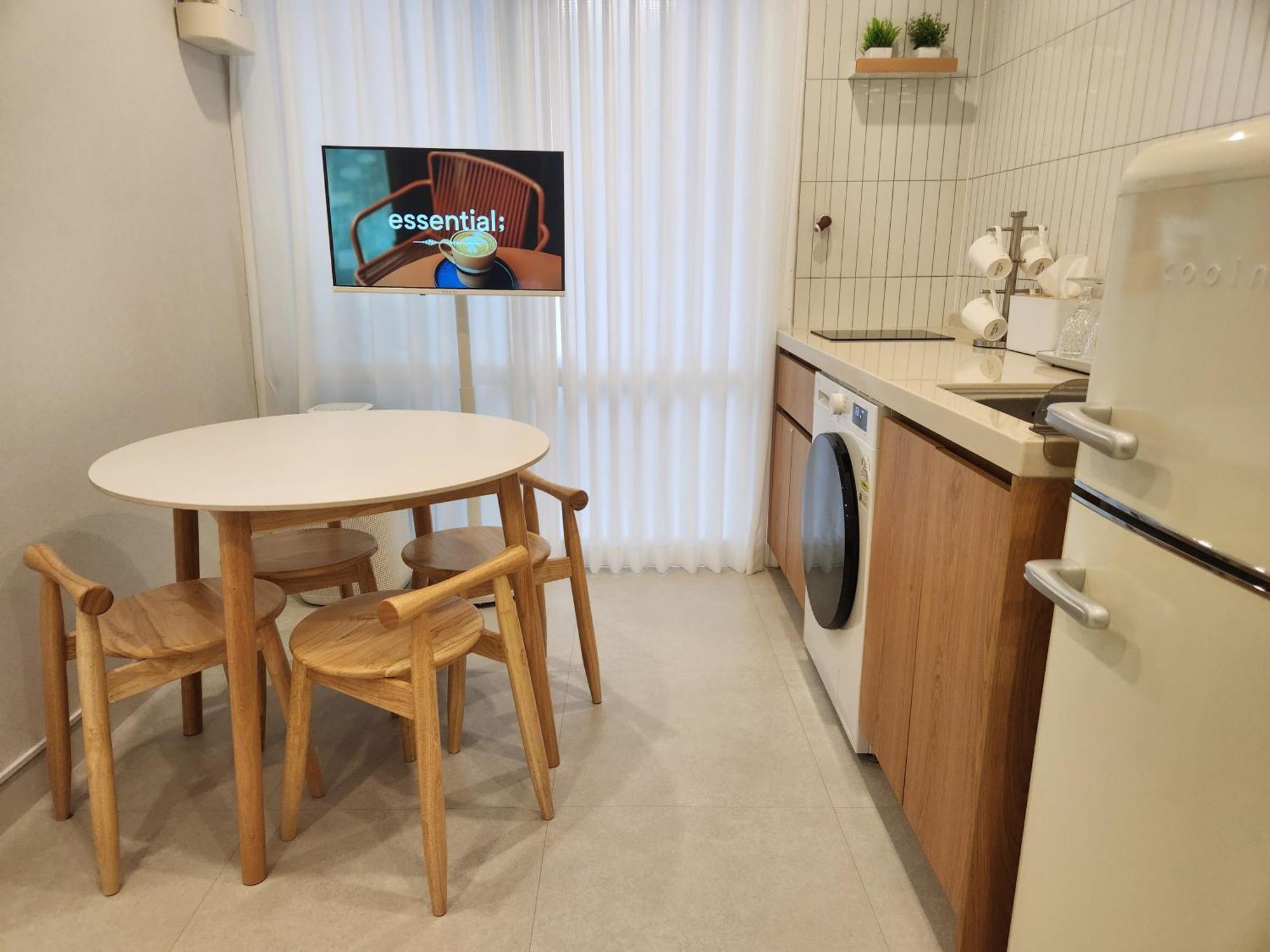 5-minute Walk From Hongdae Station, Hotel-style Bedding, 2 Rooms, Washer Dryer 아파트 서울특별시