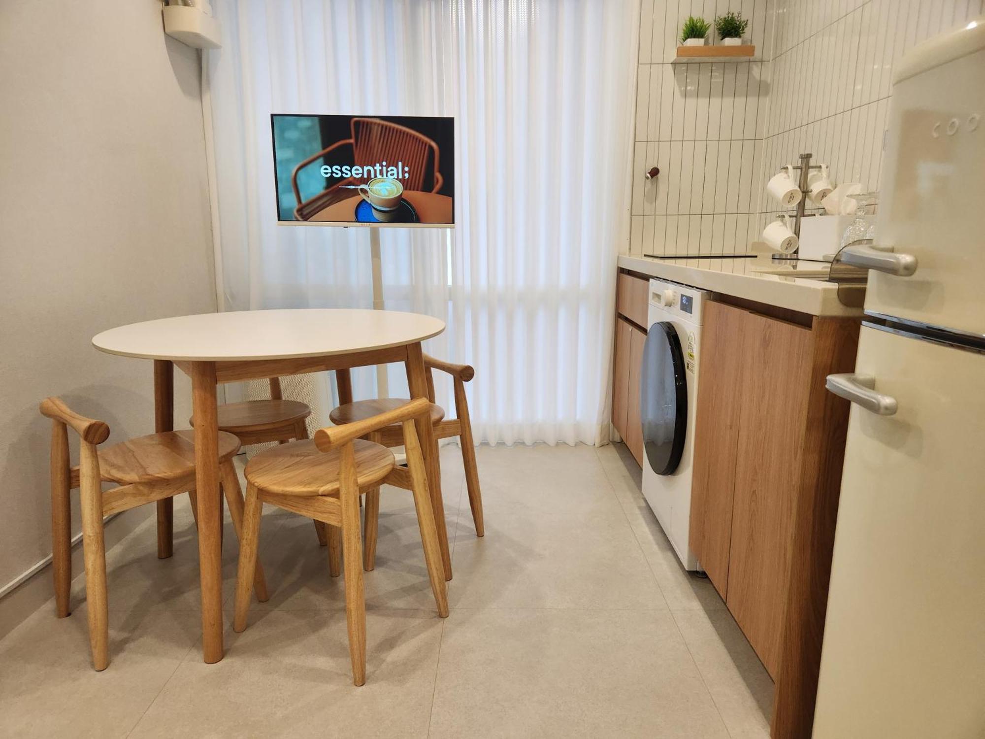 5-minute Walk From Hongdae Station, Hotel-style Bedding, 2 Rooms, Washer Dryer 아파트 서울특별시